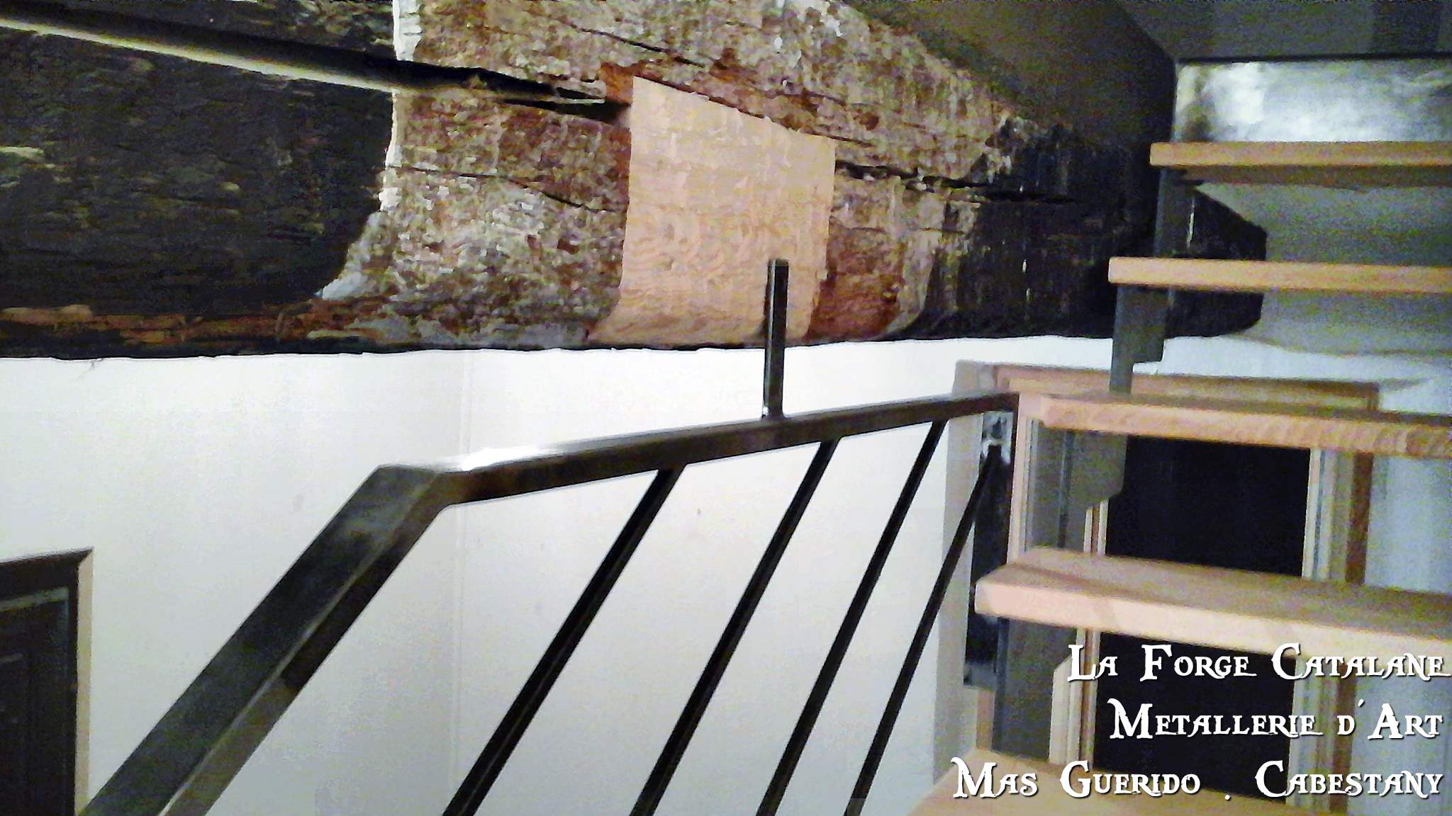 Escalier double limon cremaillere marches bois fer forge catalane (3).jpg